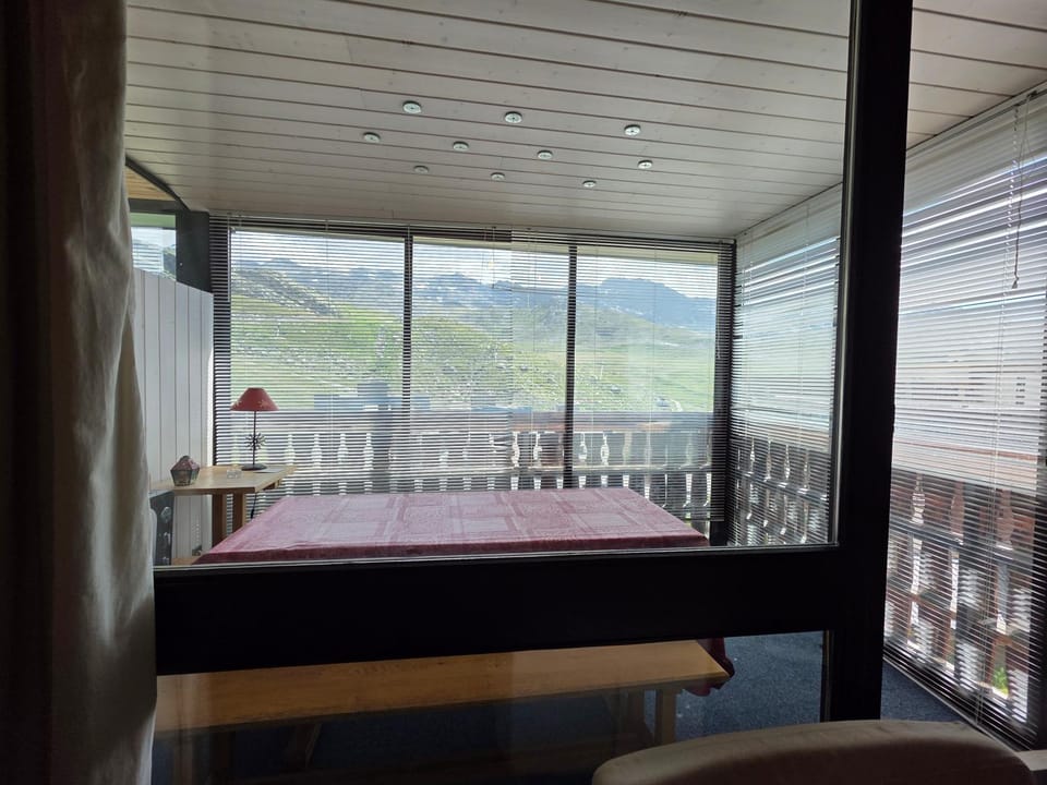 Dining area, Mountain view
