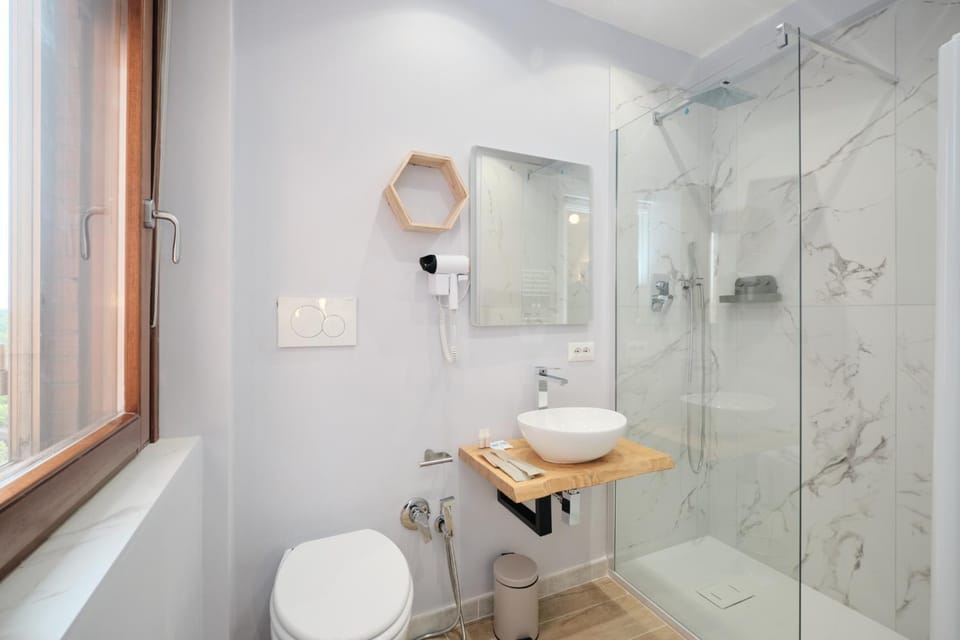 Elegant and cozy room with AC Swimming pool Free parking Subway station 2 min walking Vacation rental in Rome