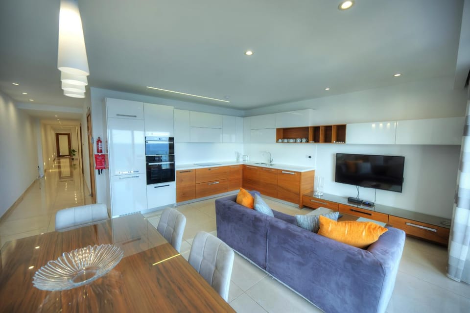 Large 3 bedroom with seafront balcony DDIF1-5 Apartment in Sliema