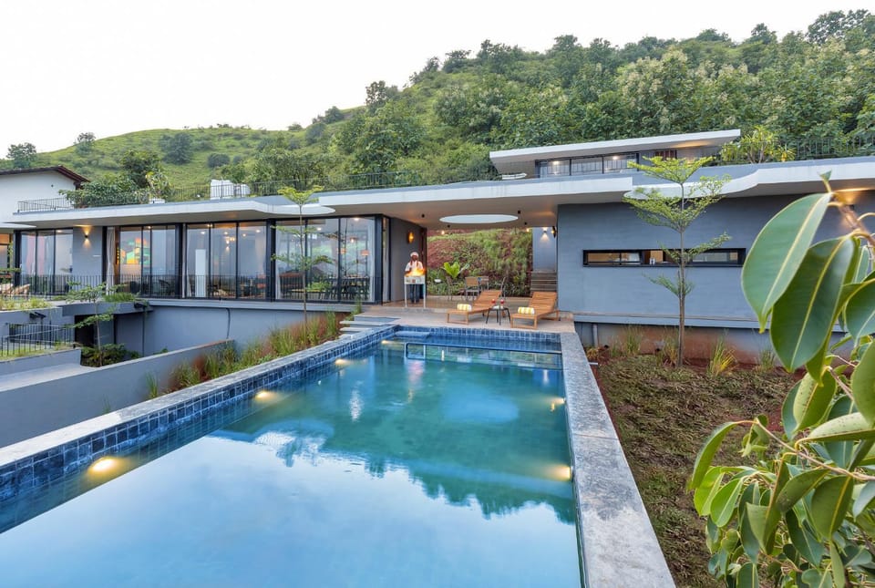 Property building, Spring, Day, Natural landscape, Garden, Garden view, Pool view, Swimming pool, sunbed