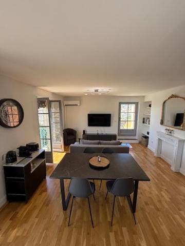 TV and multimedia, Living room, Dining area