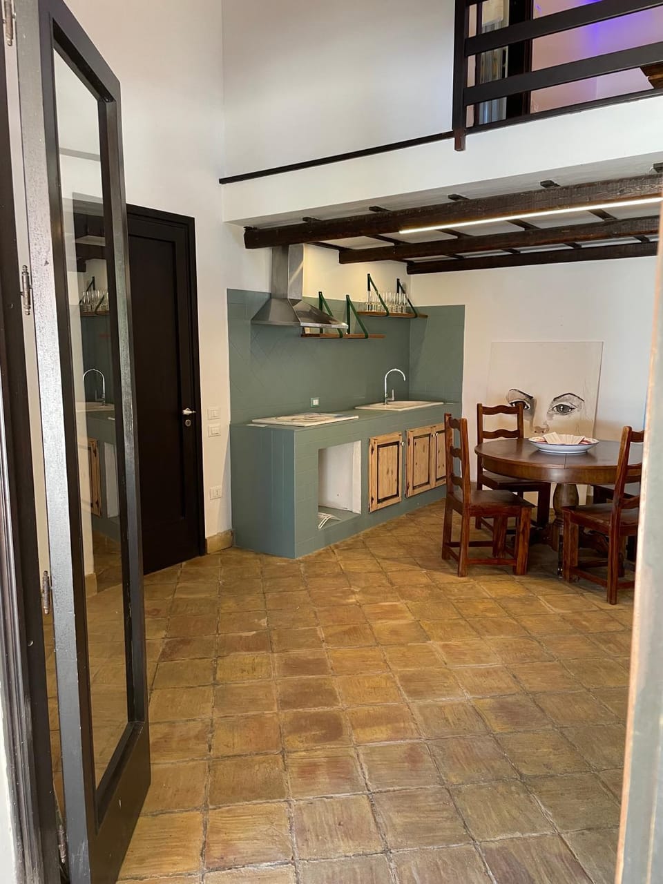 Kitchen or kitchenette, Dining area