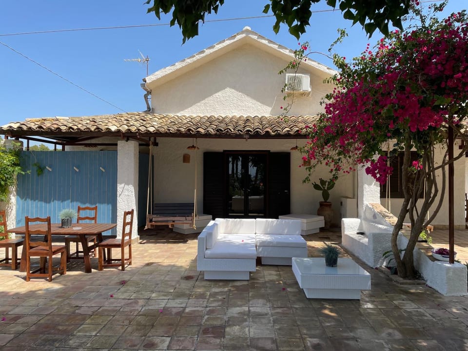 Property building, Patio, View (from property/room), Balcony/Terrace, Seating area, Dining area, sunbed