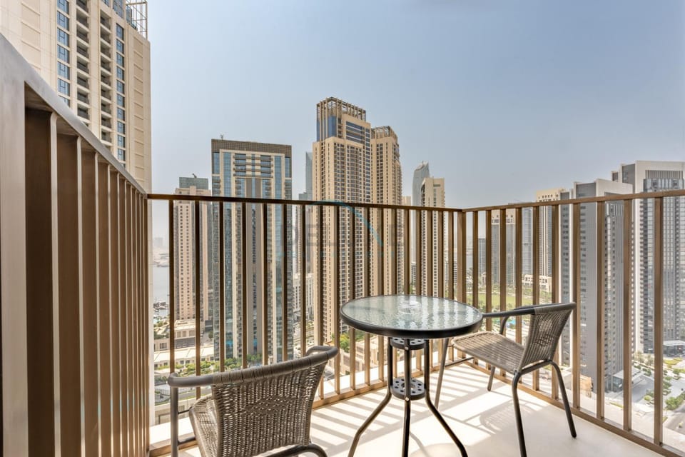 View (from property/room), Balcony/Terrace, Seating area, City view