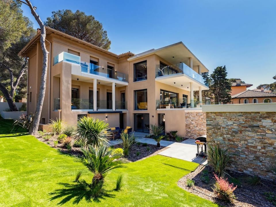 Appart Hotel 4 chambres - parking - piscine commune Apartment in Saint-Raphael