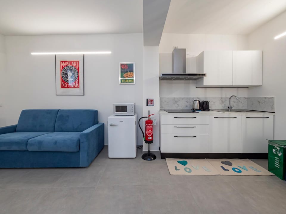 Kitchen or kitchenette, Living room