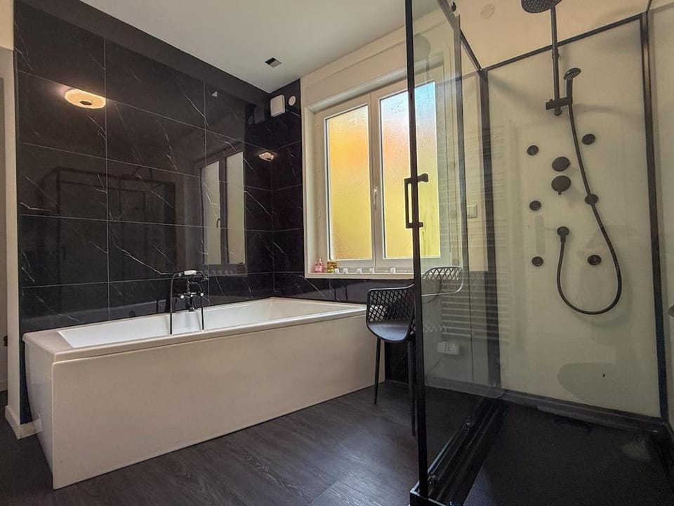 T2 en centre-ville d'Illiers-Combray - parking- lit king size - terrasse Apartment in Centre-Val de Loire