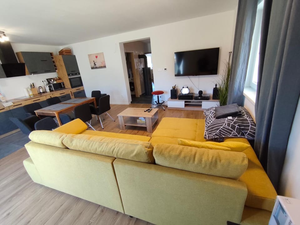 TV and multimedia, Living room, Seating area