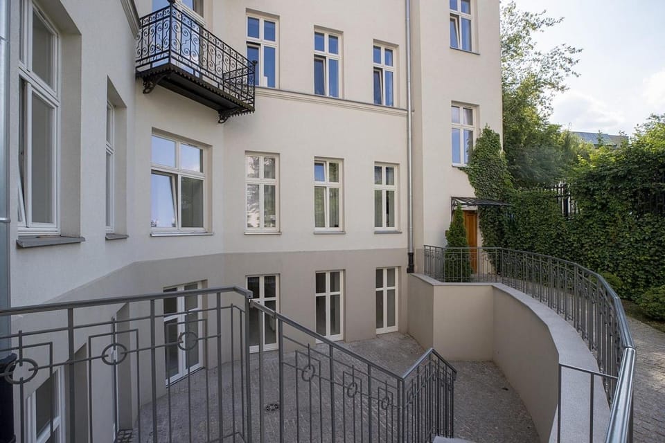 Property building, Location
