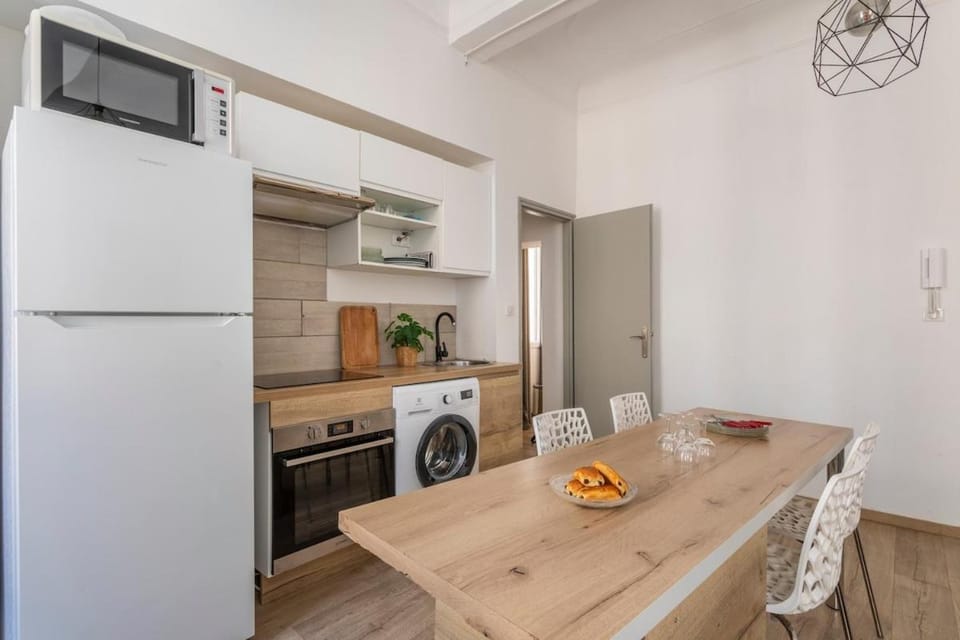 Central studio, perfect for discovering Aix on foot Apartment in Aix-en-Provence