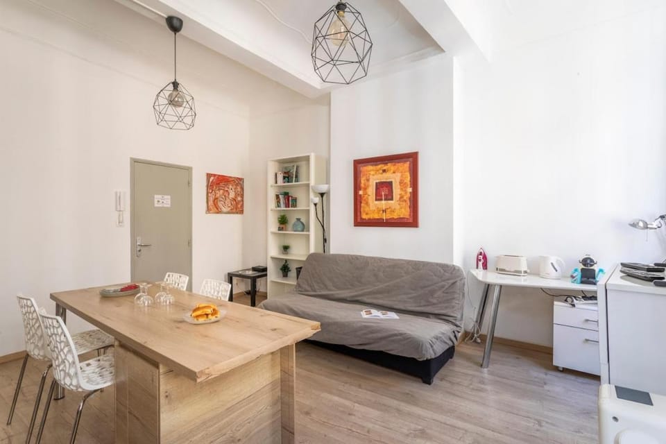 Central studio, perfect for discovering Aix on foot Apartment in Aix-en-Provence