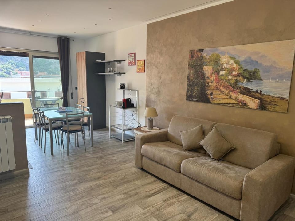 Bed, Kitchen or kitchenette, Living room, Seating area, Dining area