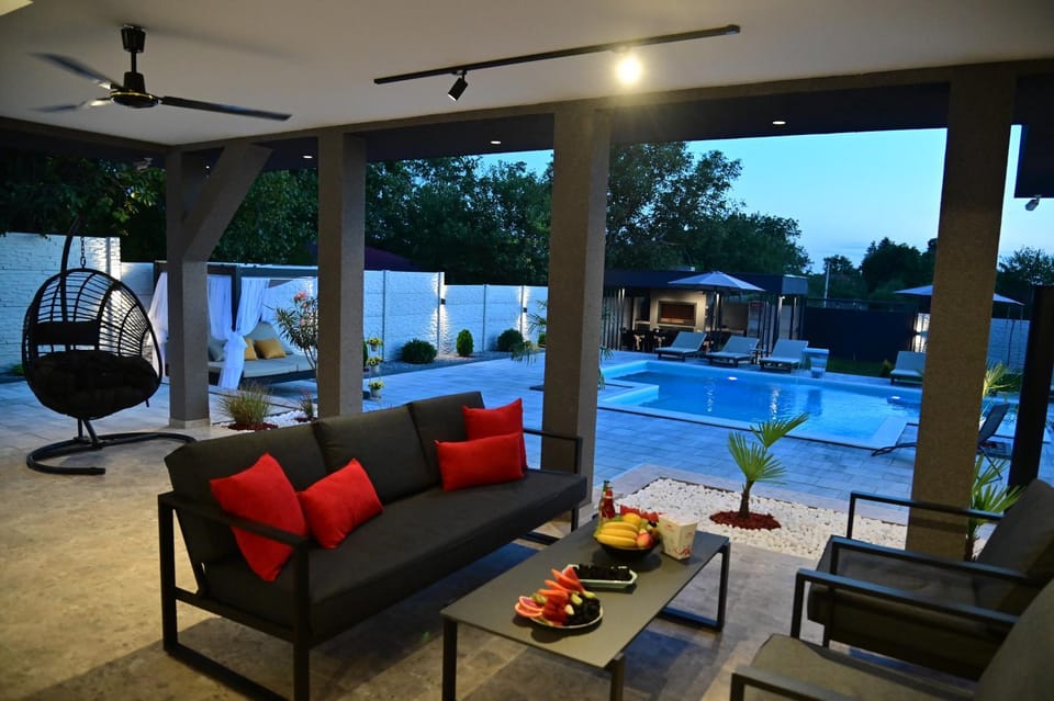 Patio, Natural landscape, View (from property/room), Balcony/Terrace, Seating area, Evening entertainment, Swimming pool, sunbed