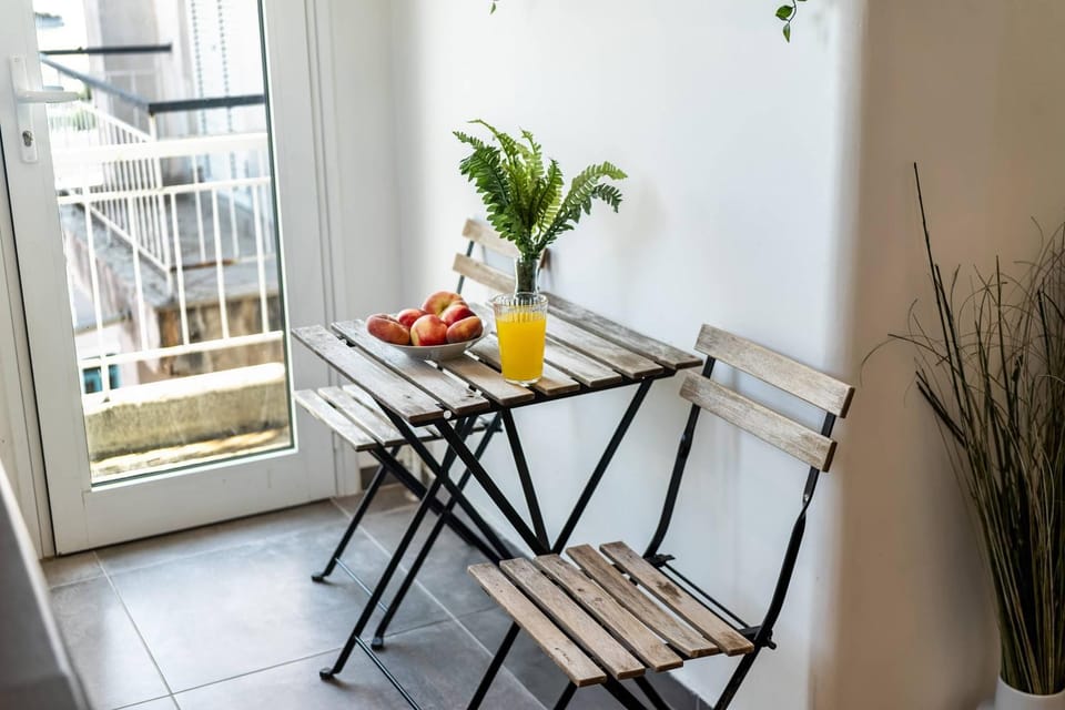 View (from property/room), Seating area, Dining area