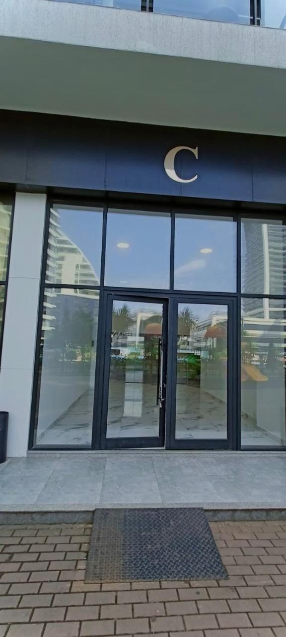 Property building, Facade/entrance, Day