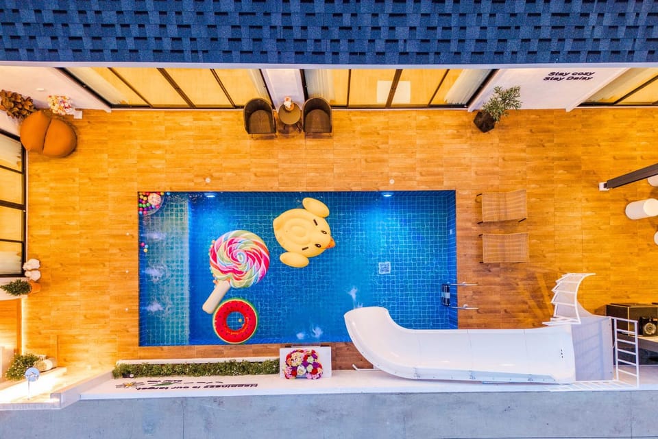 Pool view, Swimming pool