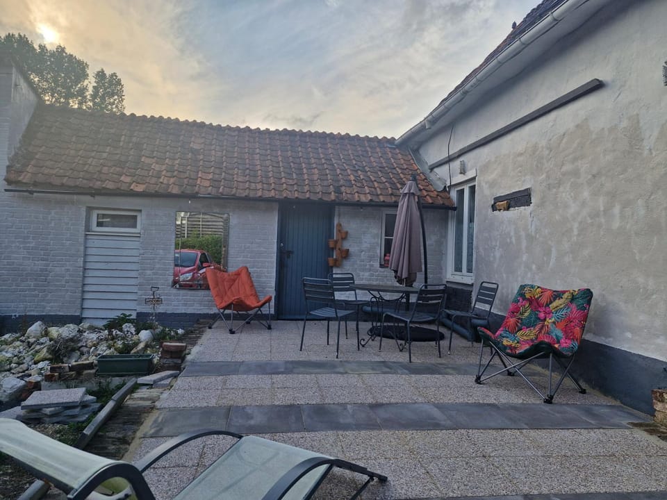 Property building, Patio, Seating area, sunbed
