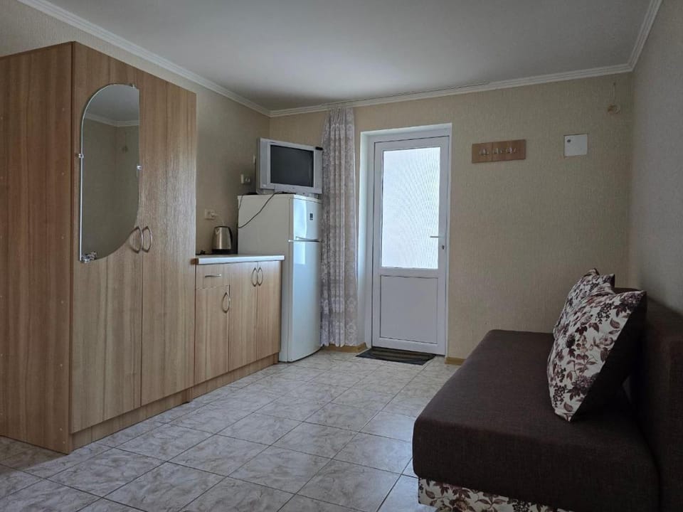 TV and multimedia, Kitchen or kitchenette, Living room, Seating area