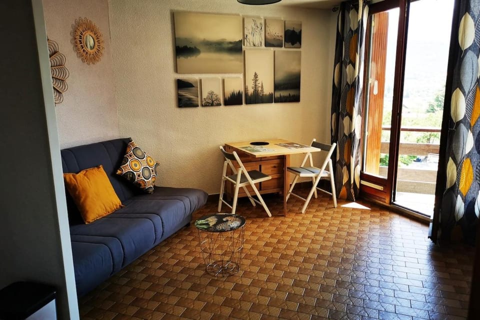 Studio à 200 mètres la plage du Plan d'eau Apartment in Provence-Alpes-Côte d'Azur