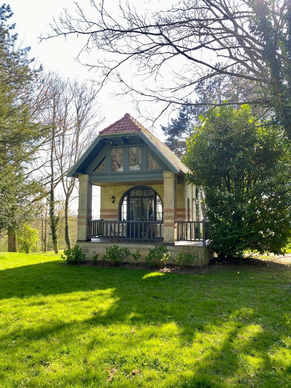 Facade/entrance, Spring, Day, Natural landscape, Garden, Garden view