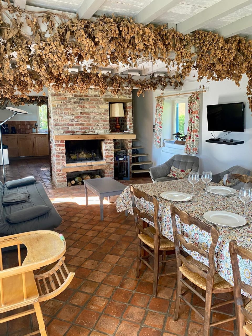 Living room, Dining area, fireplace