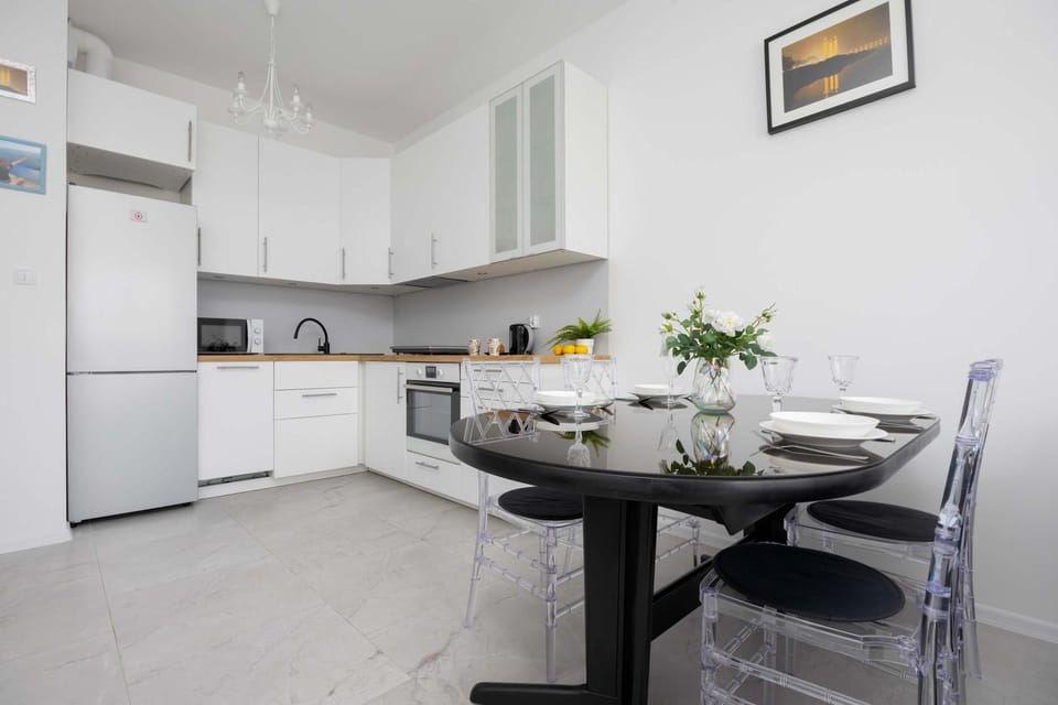 Kitchen or kitchenette, Dining area, dishwasher, oven