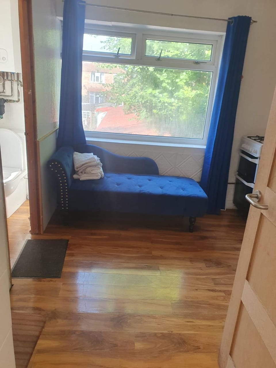 Bed, Living room, Seating area