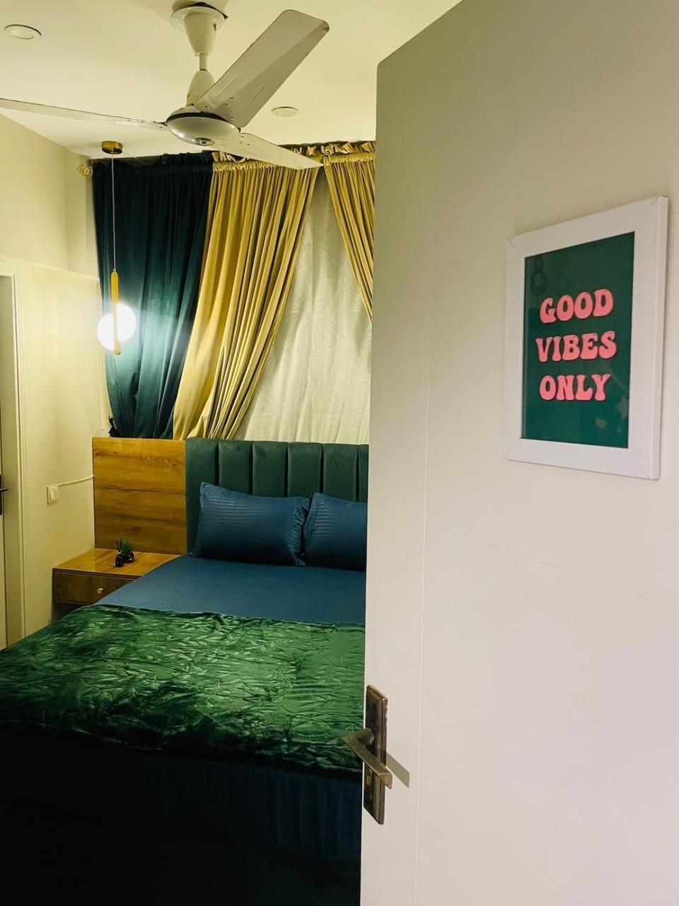 Vivid Studio Apt - Home Cinema at DHA VI Kh-Bukhari Apartment in Karachi