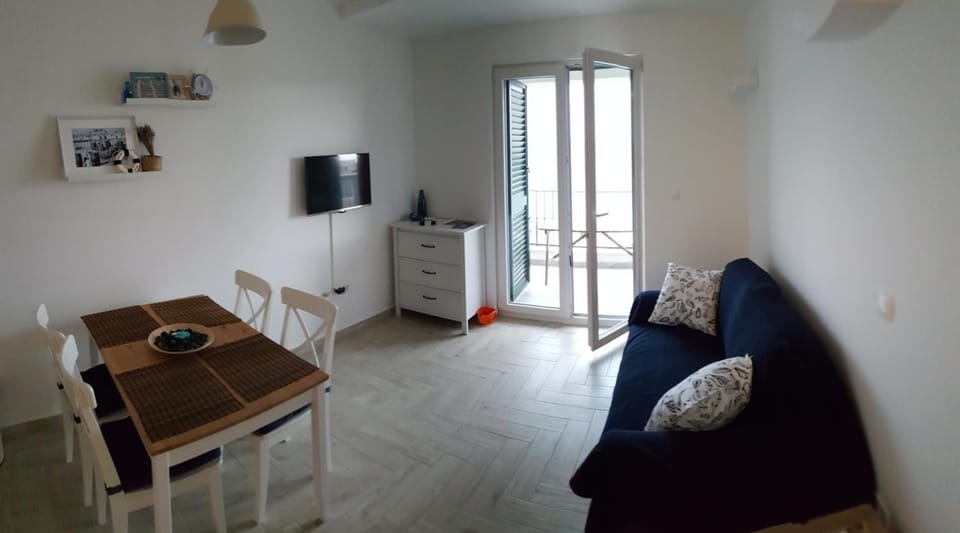 Balcony/Terrace, Living room, Photo of the whole room, Dining area
