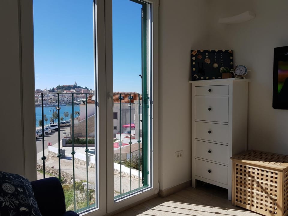 Living room, City view, Sea view