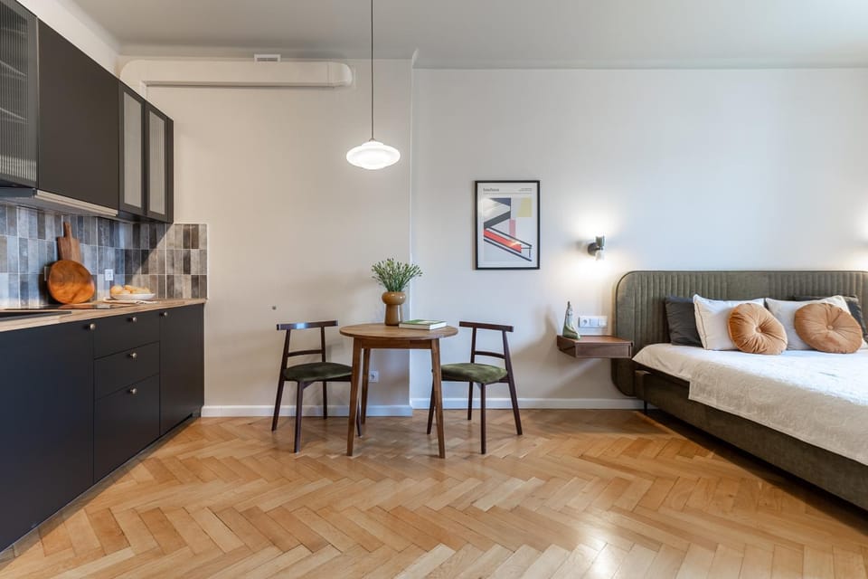 Bed, Photo of the whole room, Dining area