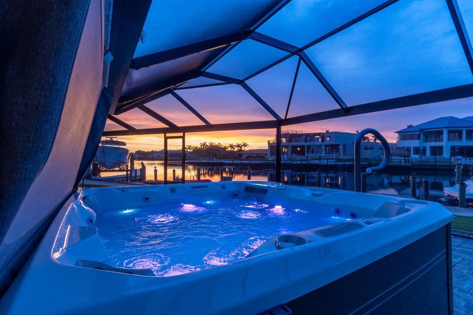 Great Location & Luxurious Escape - Villa Anchor & Ale - Roelens House in Cape Coral