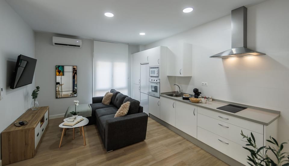 TV and multimedia, Kitchen or kitchenette, Living room, Seating area, Dining area, air conditioner