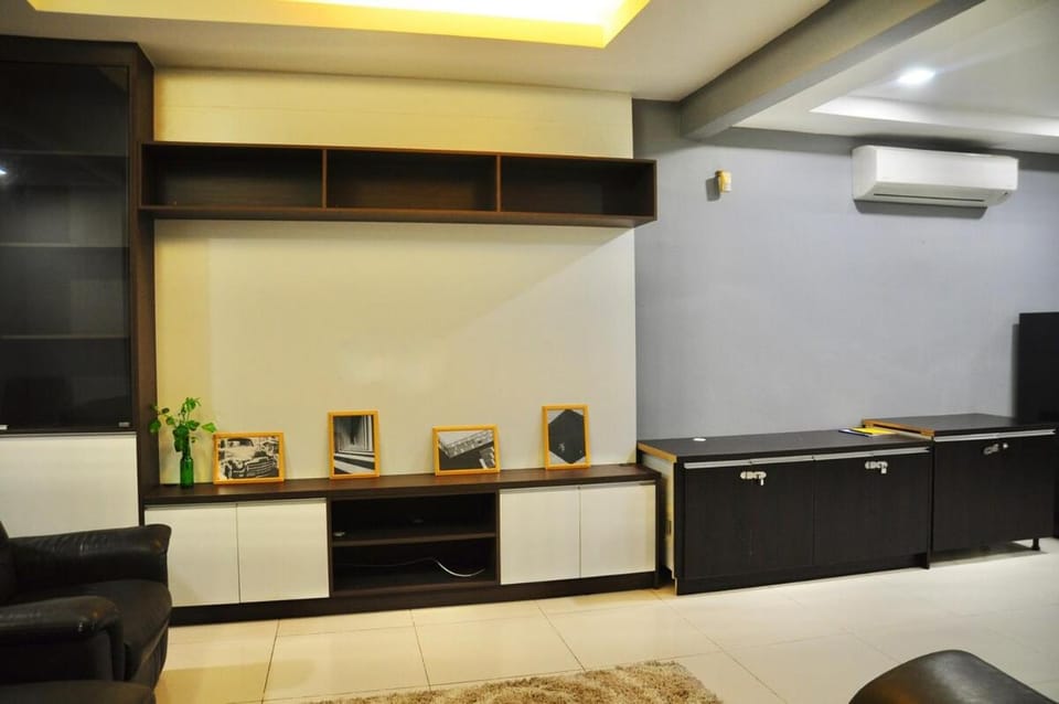 GRAYHAUS BU4 5BR House - Bandar Utama, near 1 Utama - Stay Only NO EVENTS House in Petaling Jaya