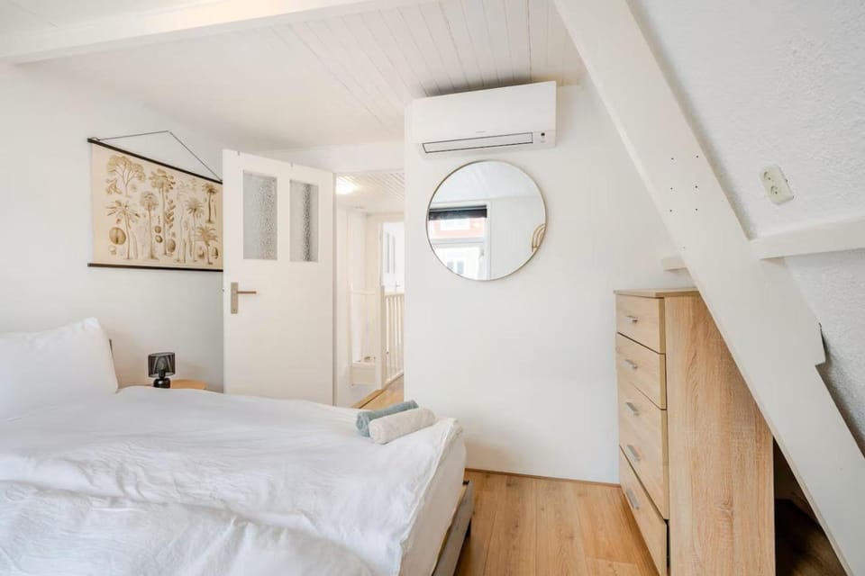 Bed, Bedroom, air conditioner