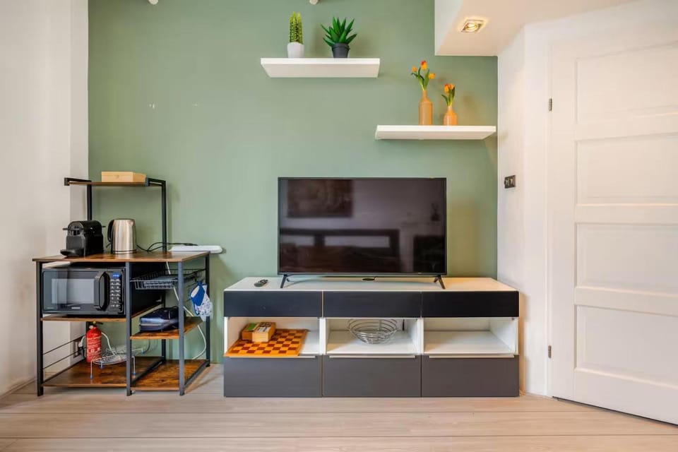 TV and multimedia, Coffee/tea facilities, Kitchen or kitchenette