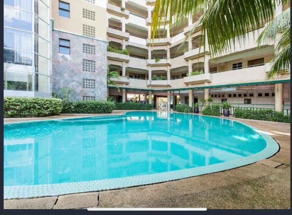 Property building, Day, Pool view, Swimming pool, sunbed