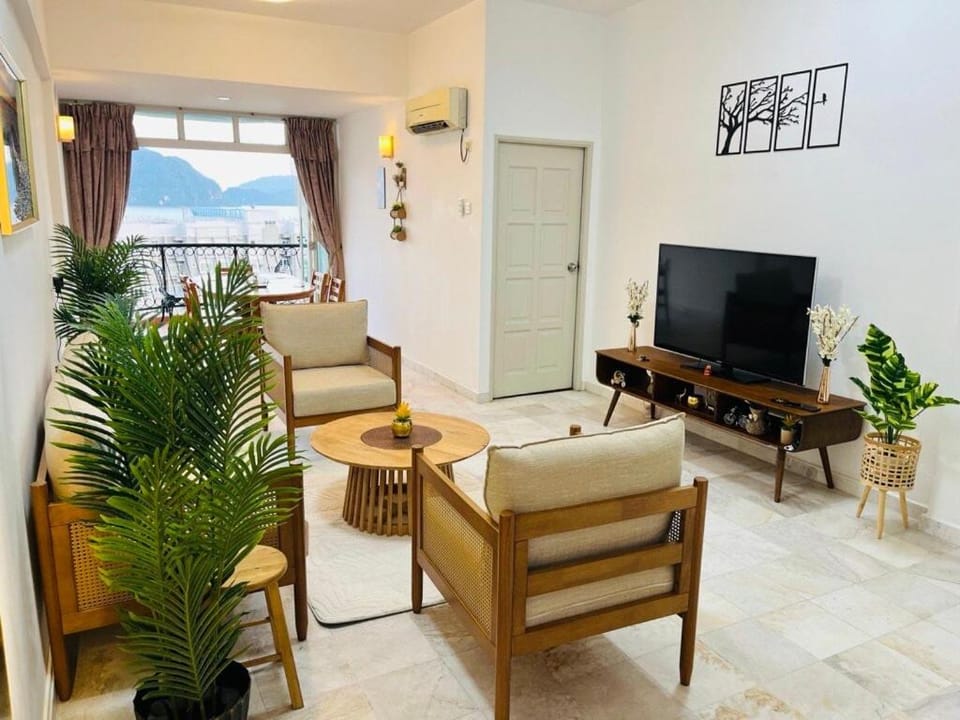 Communal lounge/ TV room, TV and multimedia, Living room, Seating area, Dining area, Evening entertainment, air conditioner