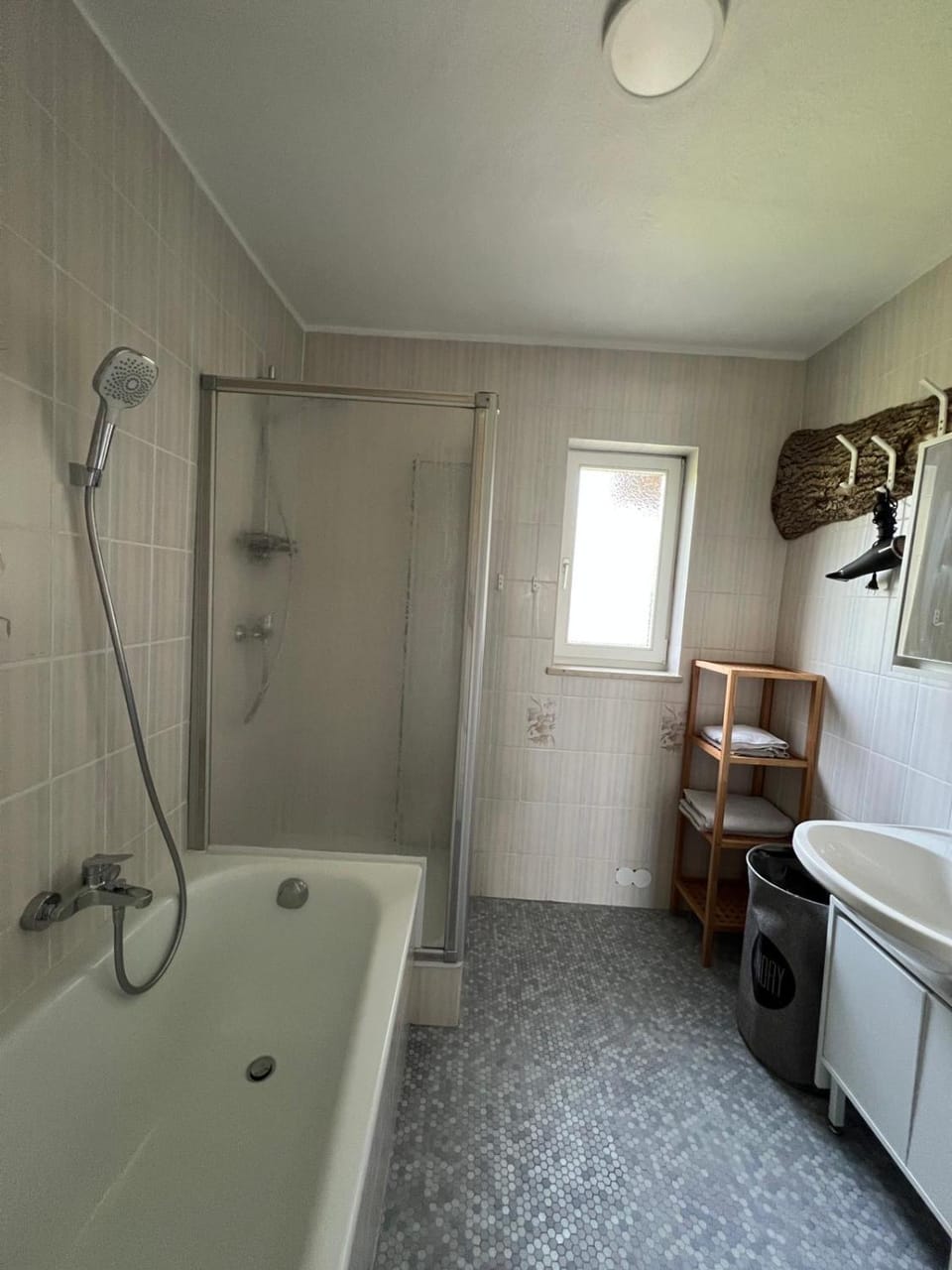 Shower, Bathroom, Bath, towels