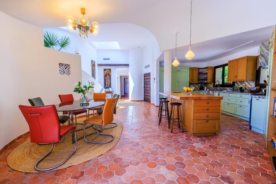 VILLA les TEMPLIERS Villa in Vence