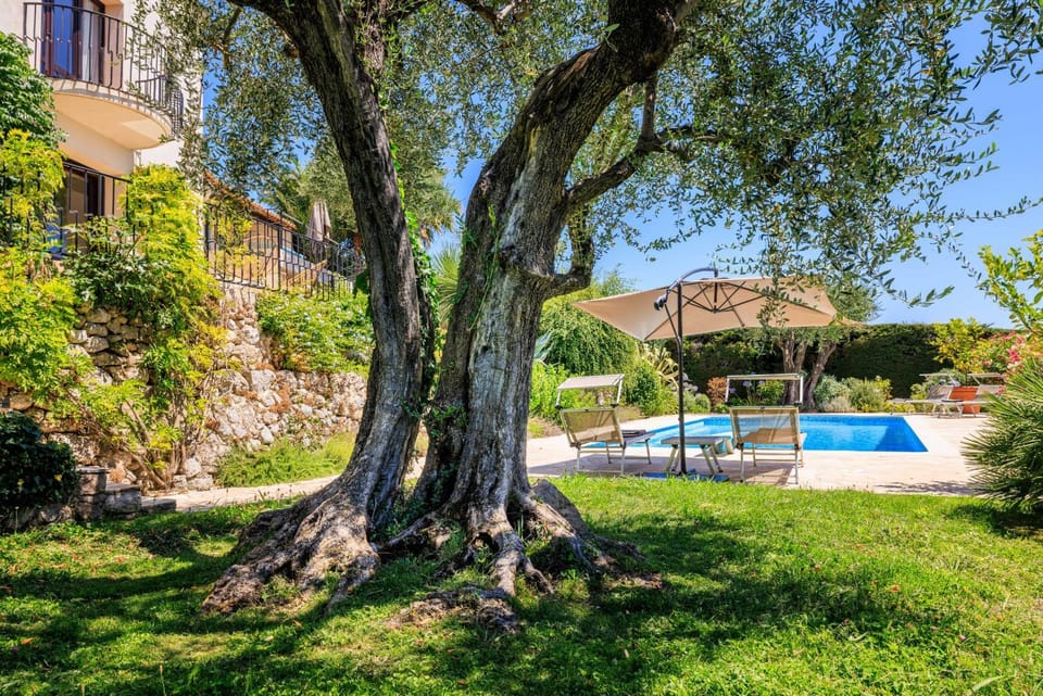 VILLA les TEMPLIERS Villa in Vence