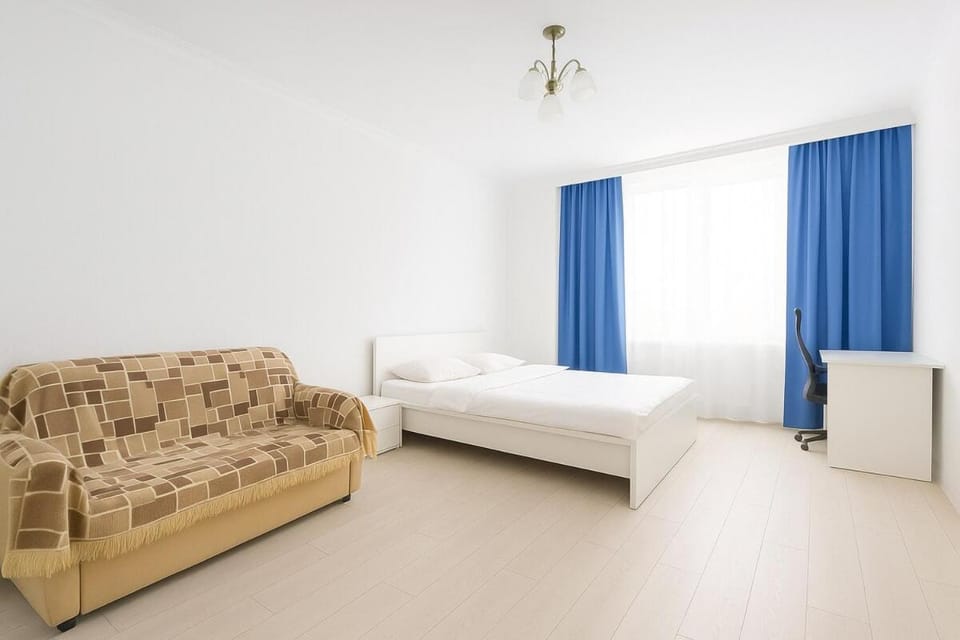 Bed, Seating area, Bedroom