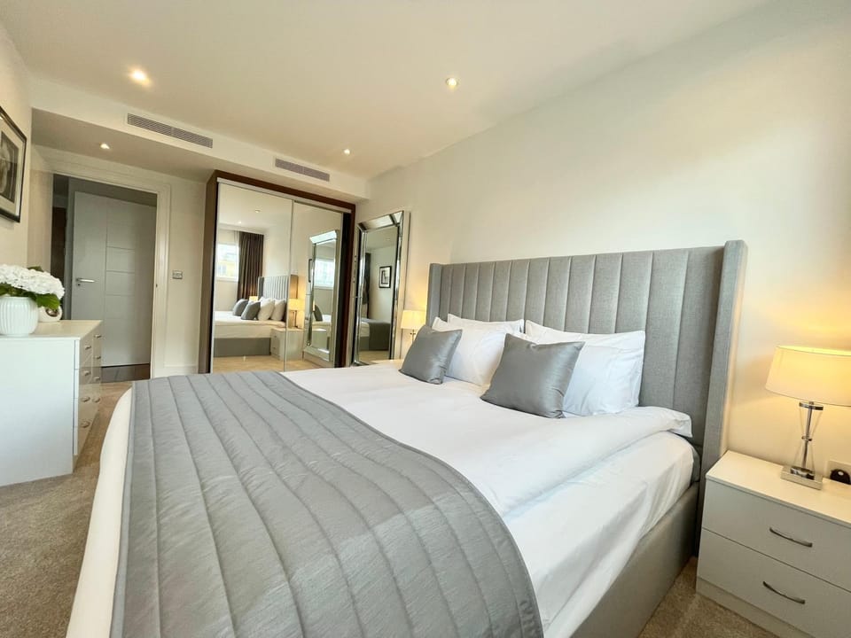Bed, Photo of the whole room, Bedroom, air conditioner