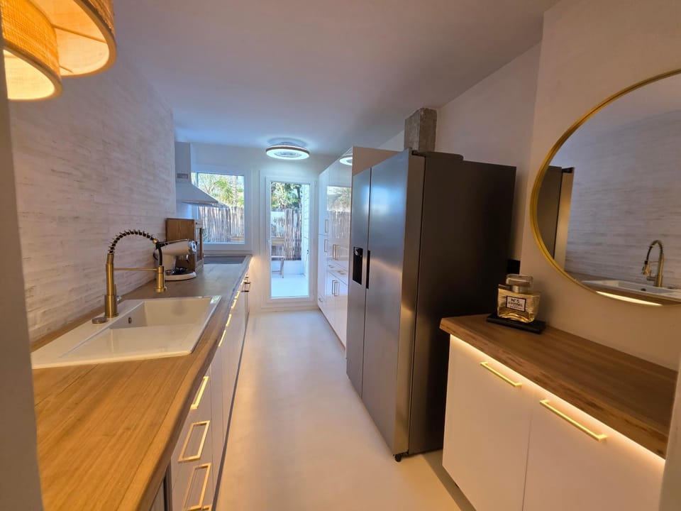 Kitchen or kitchenette