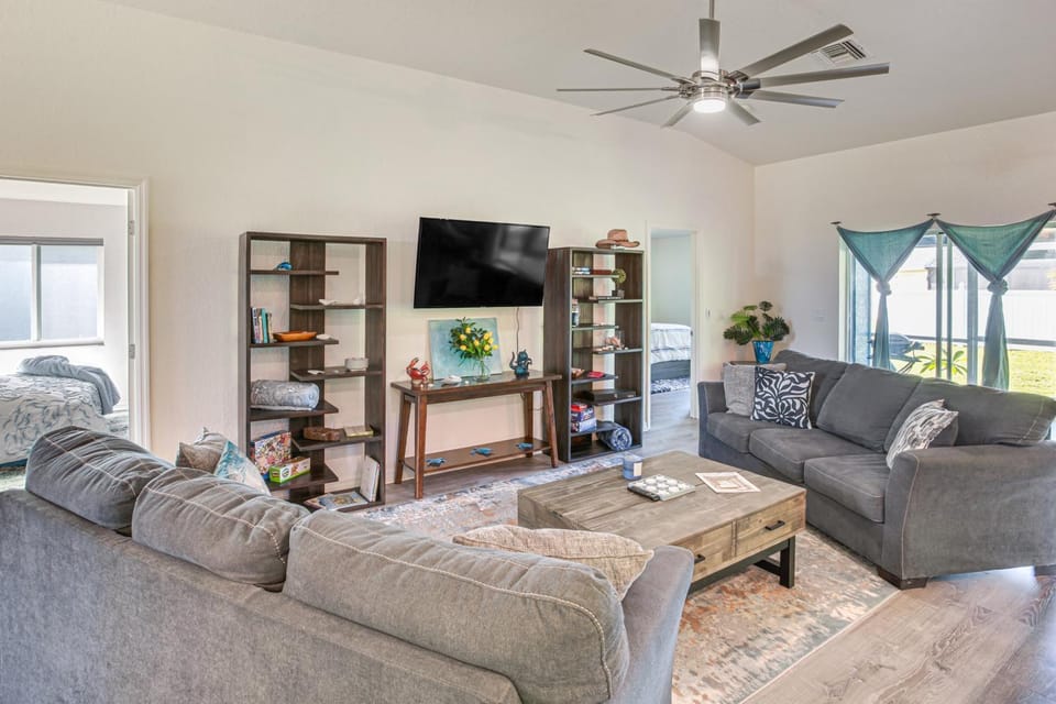 Golf & Hike: Family Home in Rotonda West! House in Florida