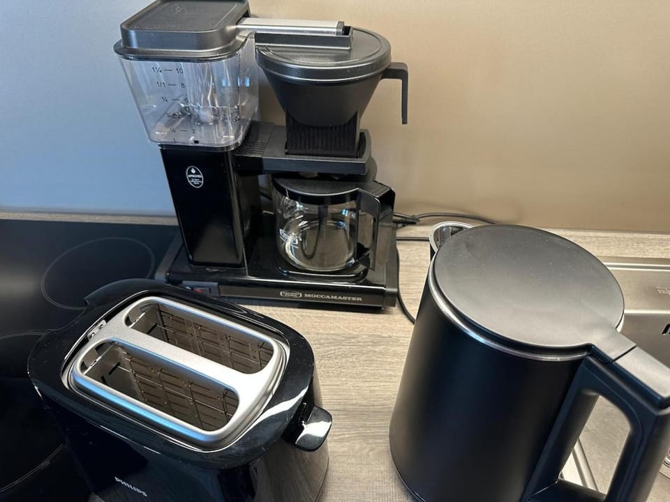 Coffee/tea facilities, toaster