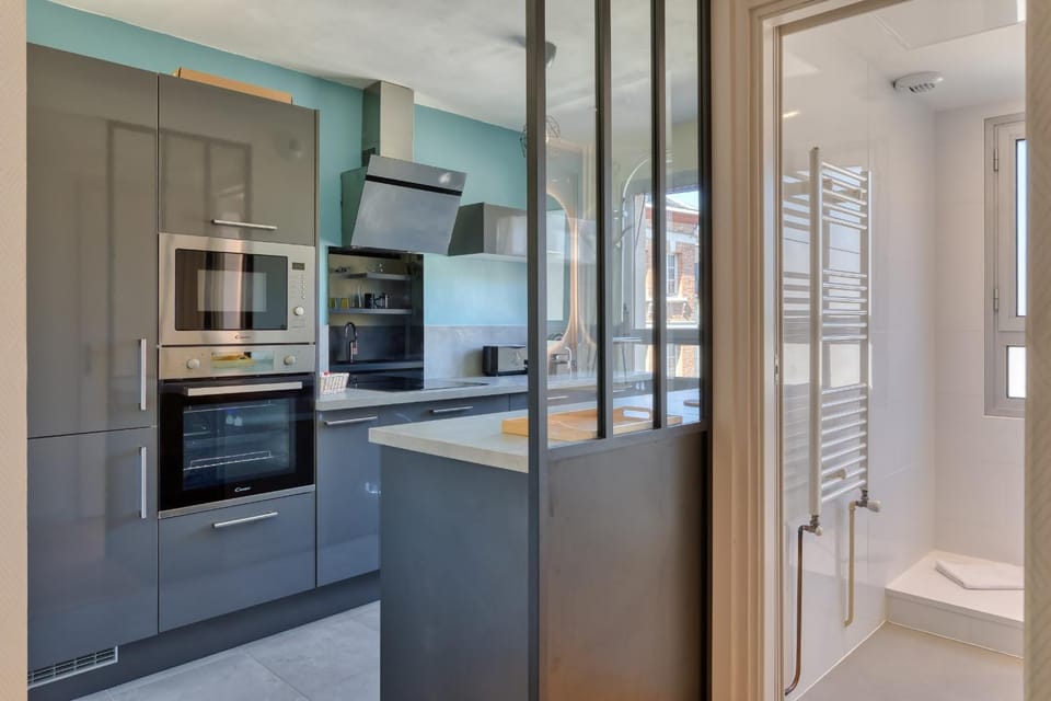 Kitchen or kitchenette