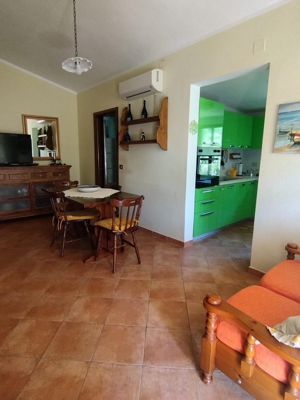TV and multimedia, Seating area, Dining area
