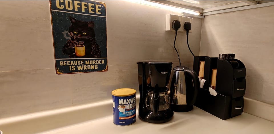 Coffee/tea facilities, kitchen