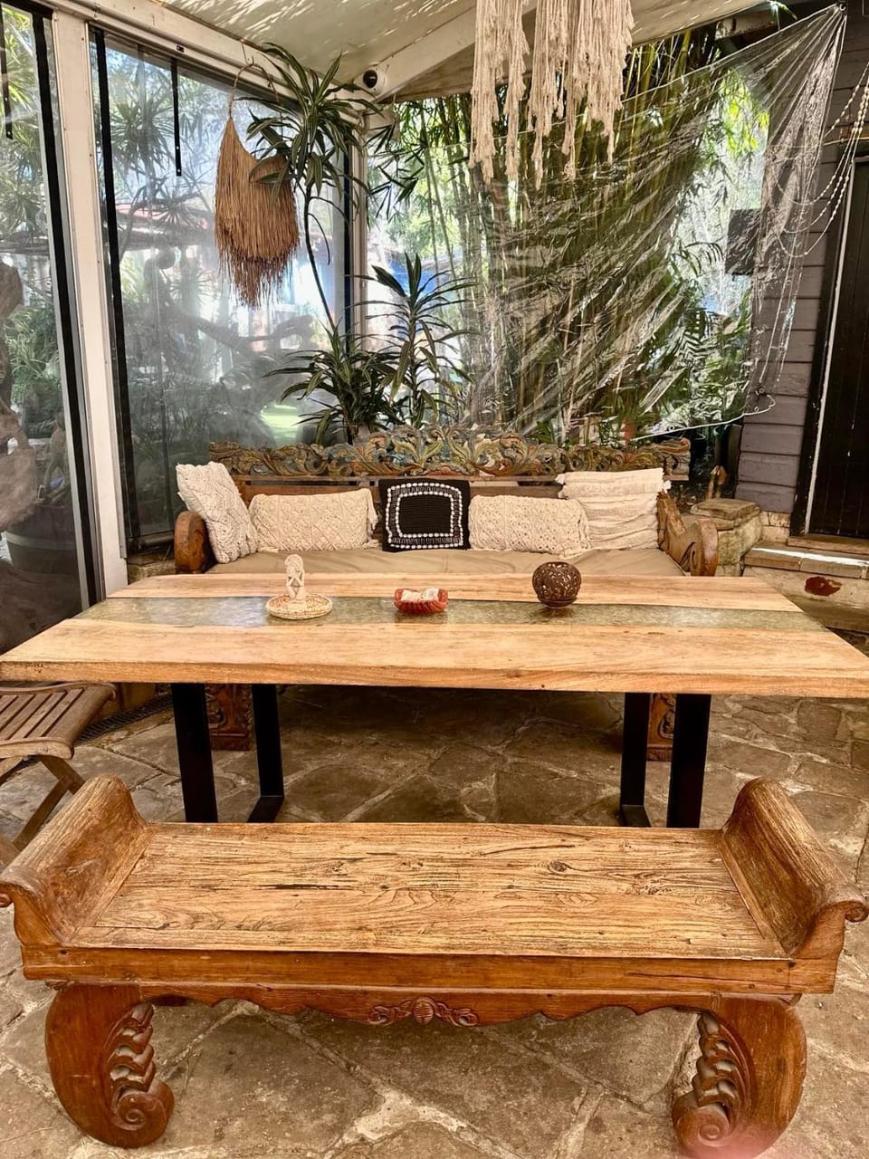 Seating area, Dining area